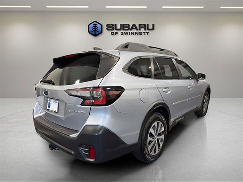 Used 2020 Subaru Outback Premium image 5