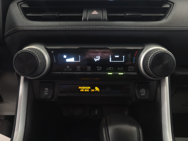 Used 2021 Toyota RAV4 LE AWD/4WD image 19
