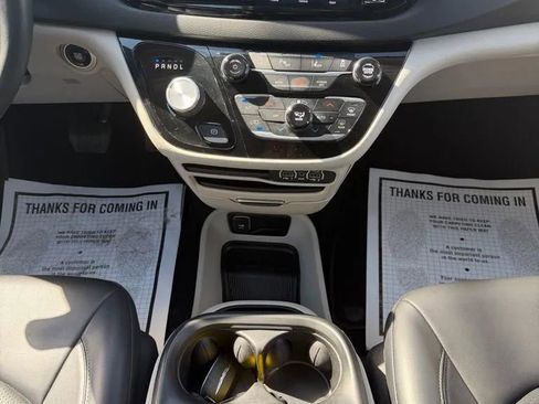 Used 2023 Chrysler Pacifica Touring-L image 20