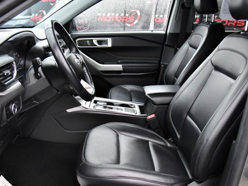 Used 2023 Ford Explorer XLT w/ Equipment Group 202A image 17