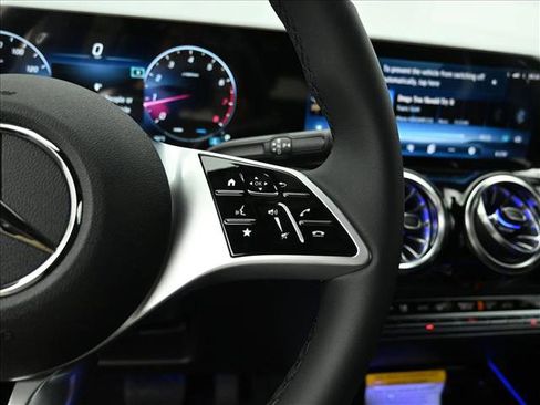 New 2026 Mercedes-Benz GLB 250 4MATIC image 16