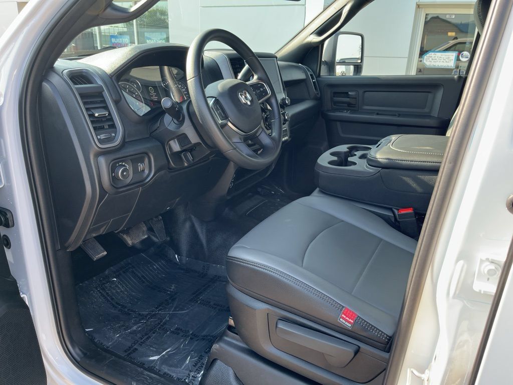 New 2025 RAM 4500 Tradesman AWD/4WD image 11