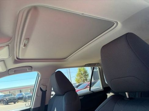 Used 2019 Toyota RAV4 XLE w/ Convenience Package FWD image 8
