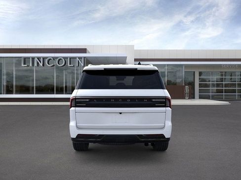 New 2026 Lincoln Navigator Reserve image 5