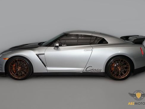 Used 2012 Nissan GT-R Black Edition image 5