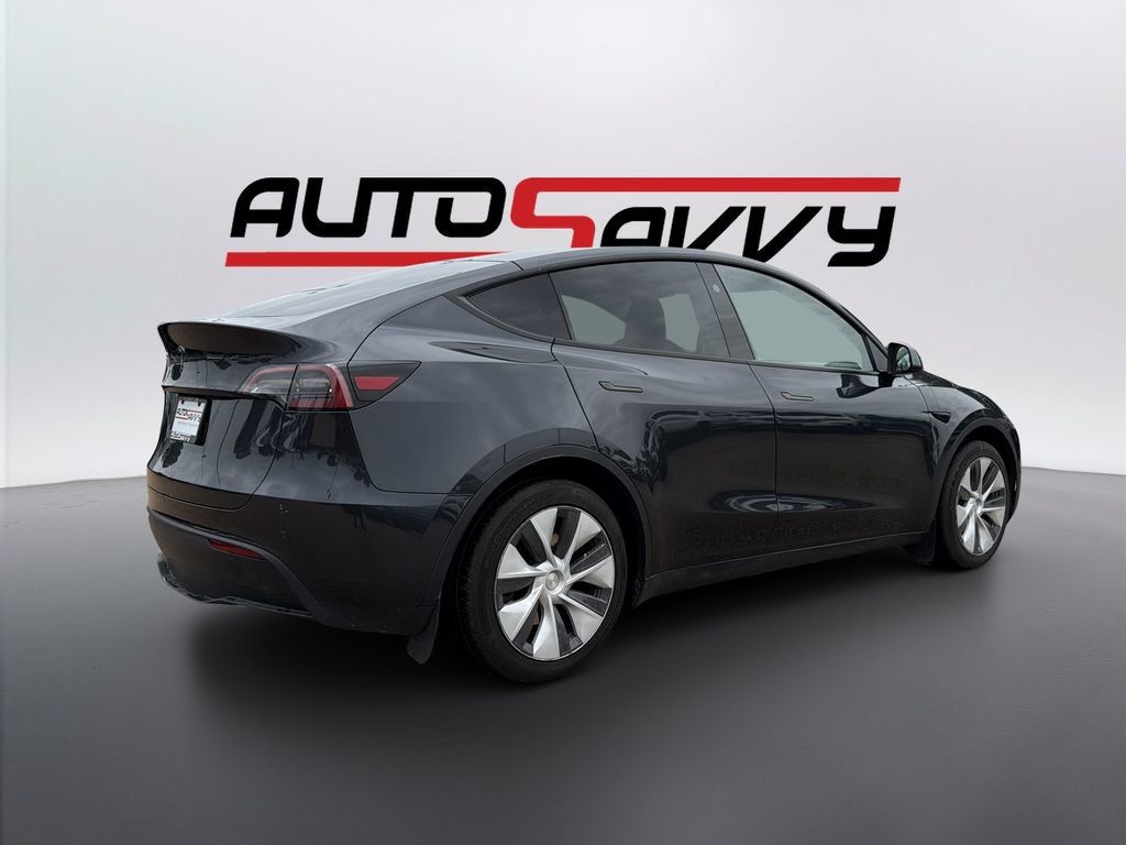 Used 2024 Tesla Model Y 2WD image 5