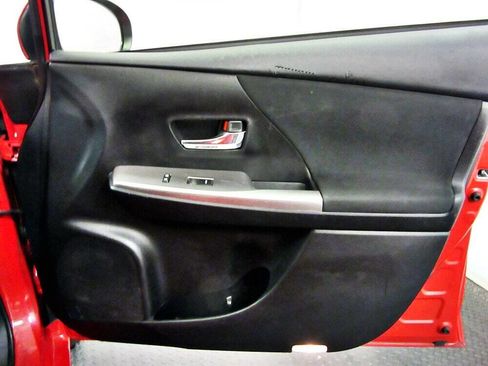 Used 2017 Toyota Prius V Three image 12