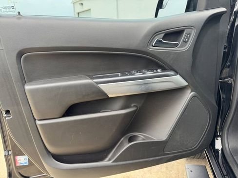 Used 2022 Chevrolet Colorado LT w/ Safety Package image 4