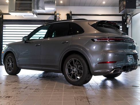 Certified 2026 Porsche Cayenne AWD/4WD image 3