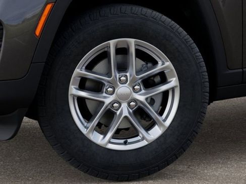 New 2025 Jeep Grand Cherokee Laredo w/ Trailer Tow Package image 8