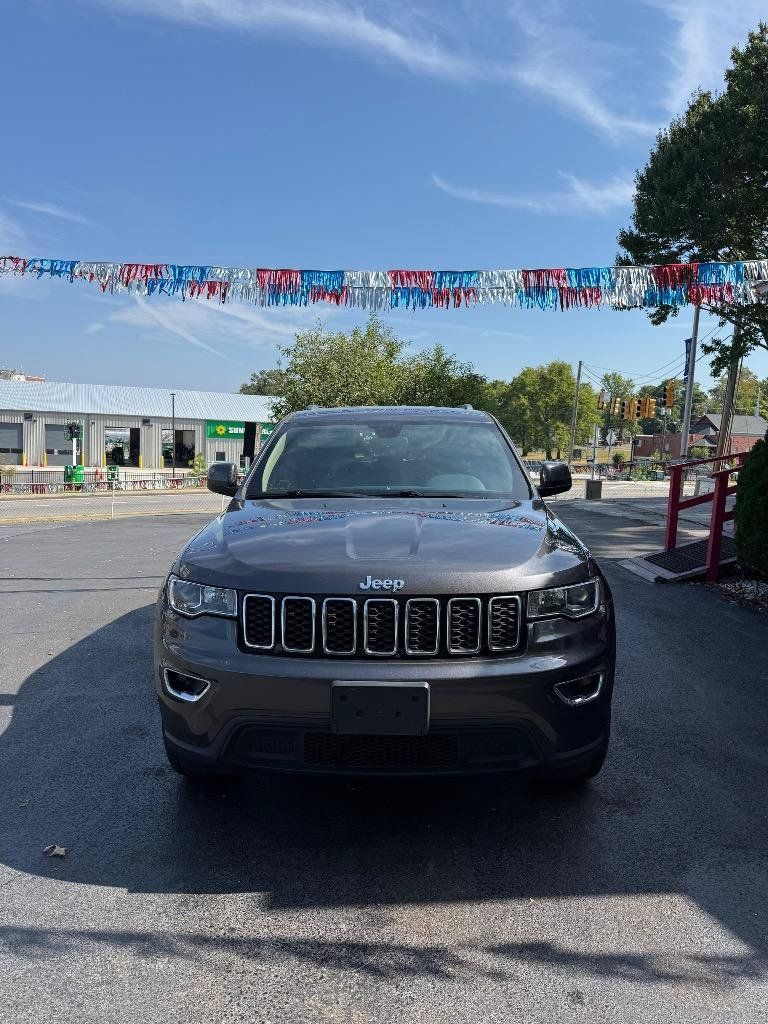 Used 2019 Jeep Grand Cherokee Laredo RWD image 3
