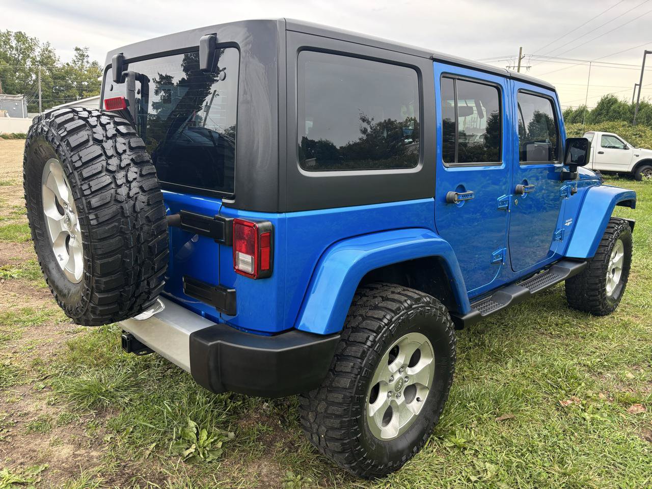 Used 2015 Jeep Wrangler Unlimited Sahara w/ Connectivity Group AWD/4WD image 5