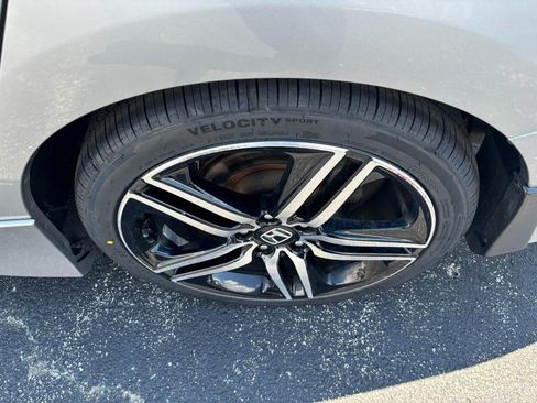 Used 2017 Honda Accord Sport image 7