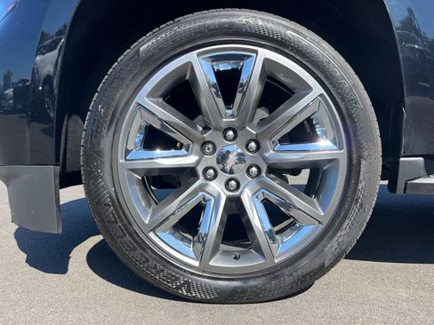 Used 2020 Chevrolet Suburban LT w/ Luxury Package image 10