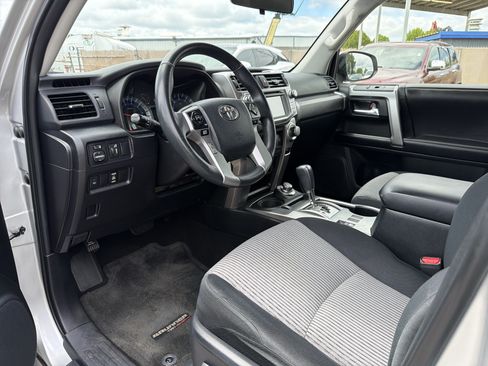 Used 2016 Toyota 4Runner SR5 AWD/4WD image 9