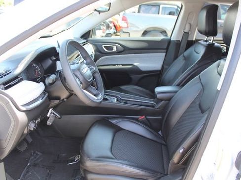 Used 2022 Jeep Compass Latitude FWD image 31