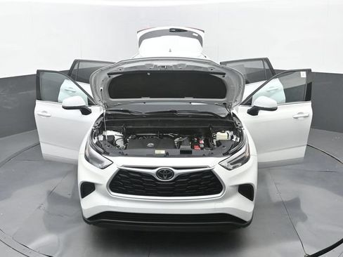 Used 2022 Toyota Highlander L FWD image 35