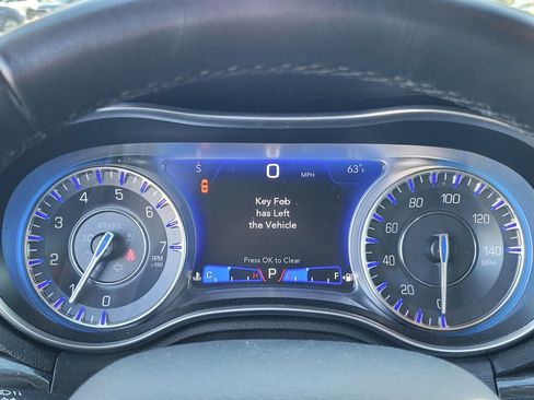 Used 2022 Chrysler 300 Touring L image 22