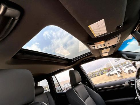 Used 2023 Lexus GX 460 Premium image 14