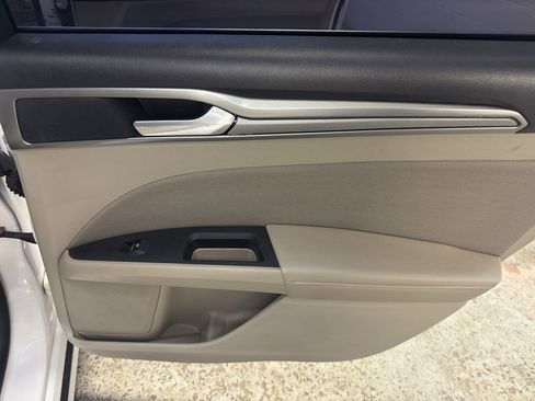 Used 2019 Ford Fusion SE image 24