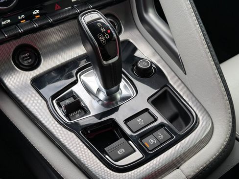 Used 2017 Jaguar F-TYPE Coupe RWD image 31