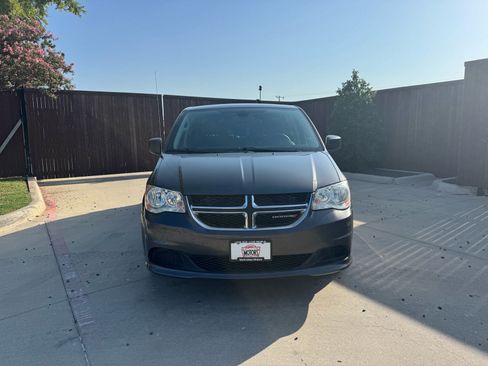 Used 2019 Dodge Grand Caravan SE w/ UConnect Hands-Free Group FWD image 1