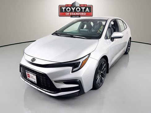 Certified 2025 Toyota Corolla SE image 3