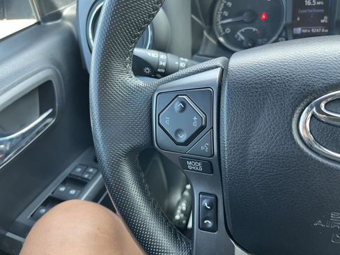 Used 2021 Toyota Tacoma TRD Off-Road image 18