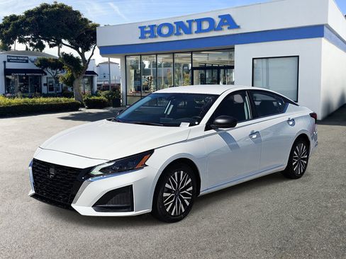 Used 2025 Nissan Altima 2.5 SV FWD image 1