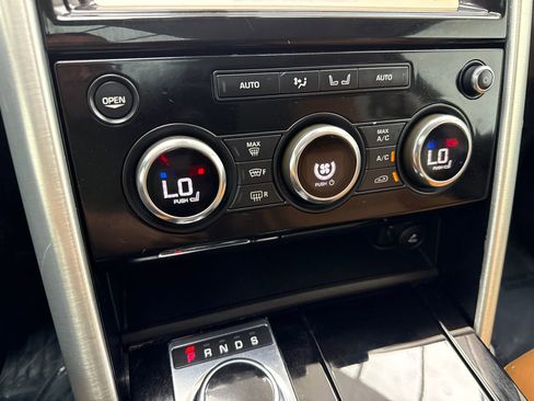 Used 2019 Land Rover Discovery HSE AWD/4WD image 29