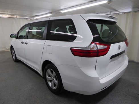 Used 2016 Toyota Sienna L image 5