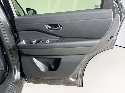 Used 2025 Nissan Pathfinder SV FWD image 31