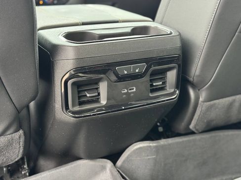 Used 2025 Chevrolet Silverado 2500 ZR2 w/ Technology Package AWD/4WD image 24