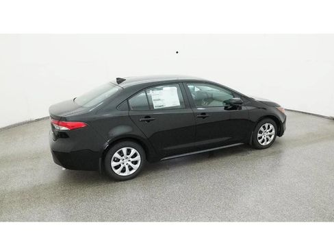 Used 2025 Toyota Corolla LE FWD image 12