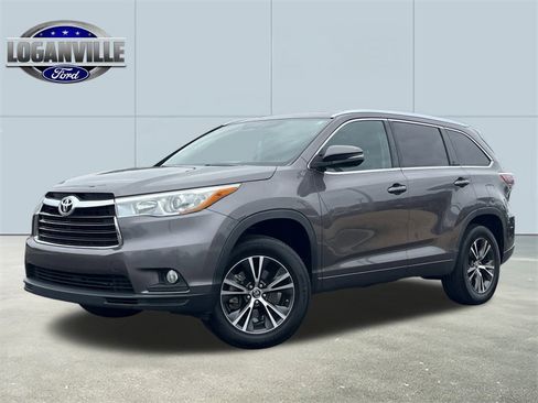Used 2016 Toyota Highlander XLE image 1