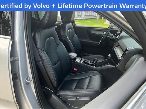 Certified 2025 Volvo XC40 B5 Core image 9