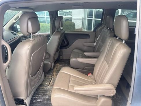Used 2013 Chrysler Town & Country Touring FWD image 18