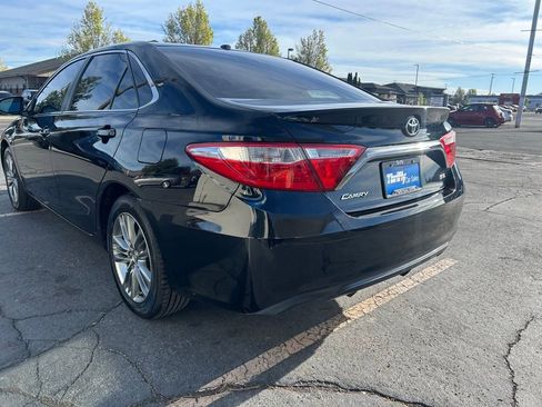 Used 2016 Toyota Camry SE w/ Moonroof Package FWD image 5