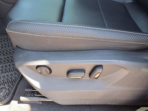 Used 2022 Volkswagen Atlas Cross Sport SE image 25