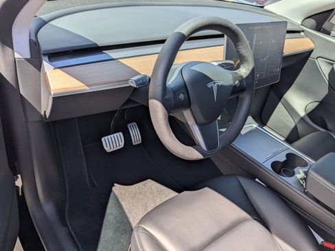 Used 2021 Tesla Model Y Performance image 10