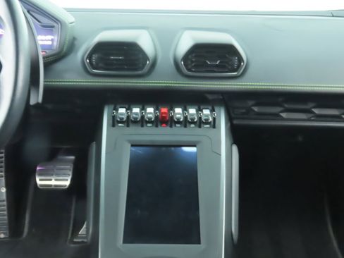 Used 2023 Lamborghini Huracan EVO image 14