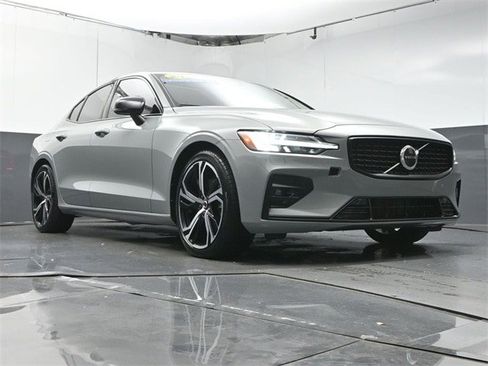 Certified 2024 Volvo S60 B5 Core image 32