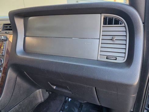 Used 2012 Lincoln Navigator L 4WD image 28