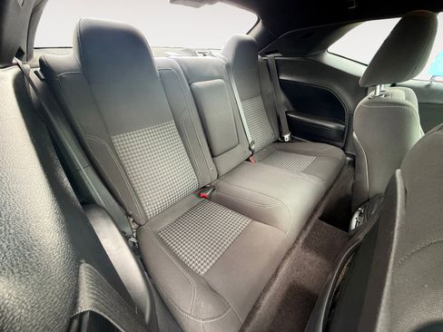 Used 2016 Dodge Challenger SXT RWD image 18