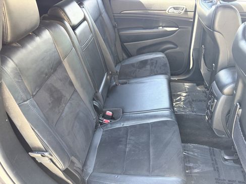 Used 2018 Jeep Grand Cherokee Altitude RWD image 13