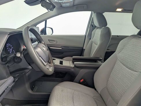 Used 2021 Toyota Sienna LE FWD image 11