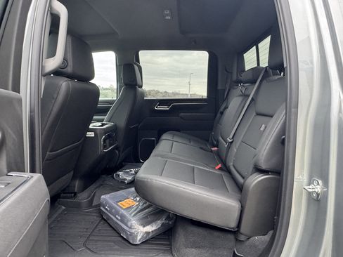 New 2025 GMC Sierra 2500 SLT w/ SLT Premium Package image 7