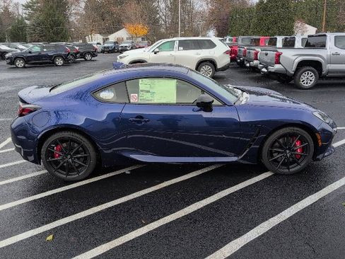 New 2025 Toyota GR86 image 2