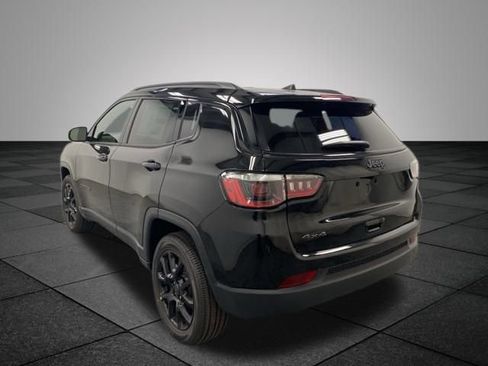 Used 2026 Jeep Compass Latitude image 4