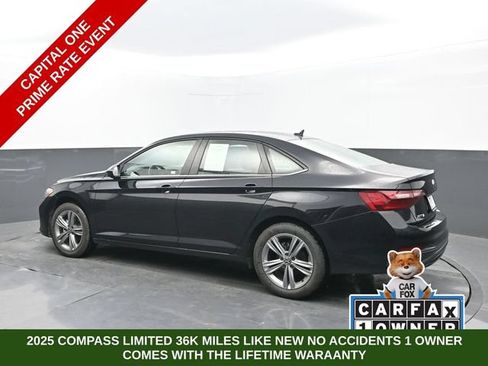 Used 2024 Volkswagen Jetta SE FWD image 4